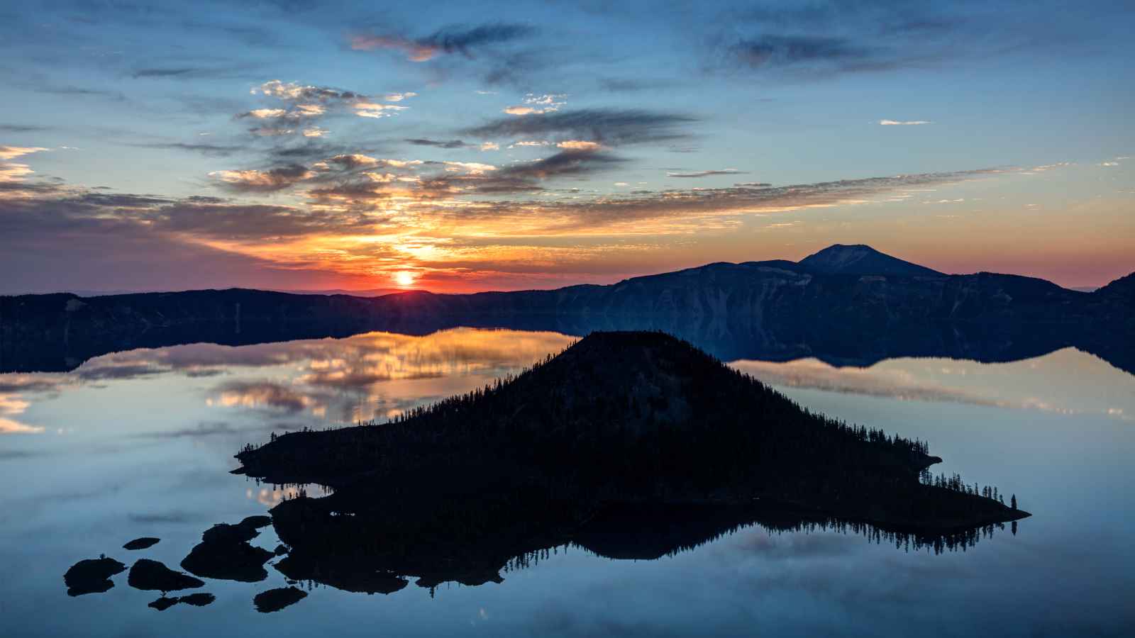 Best Places To Visit in January USA Crater Lake National Park Sunset