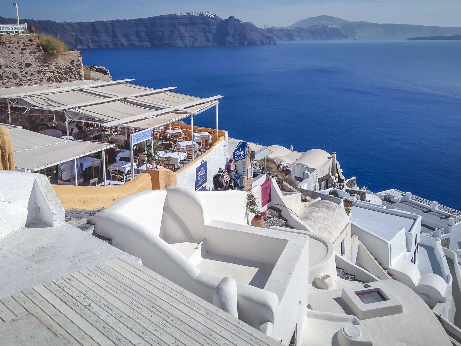 where to stay in santorini how to get there