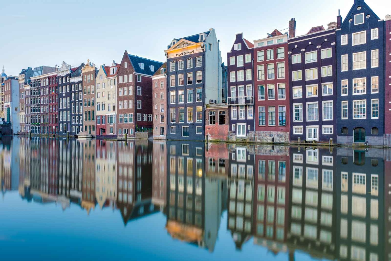 Best Things to do in Amsterdam Damrak Canal