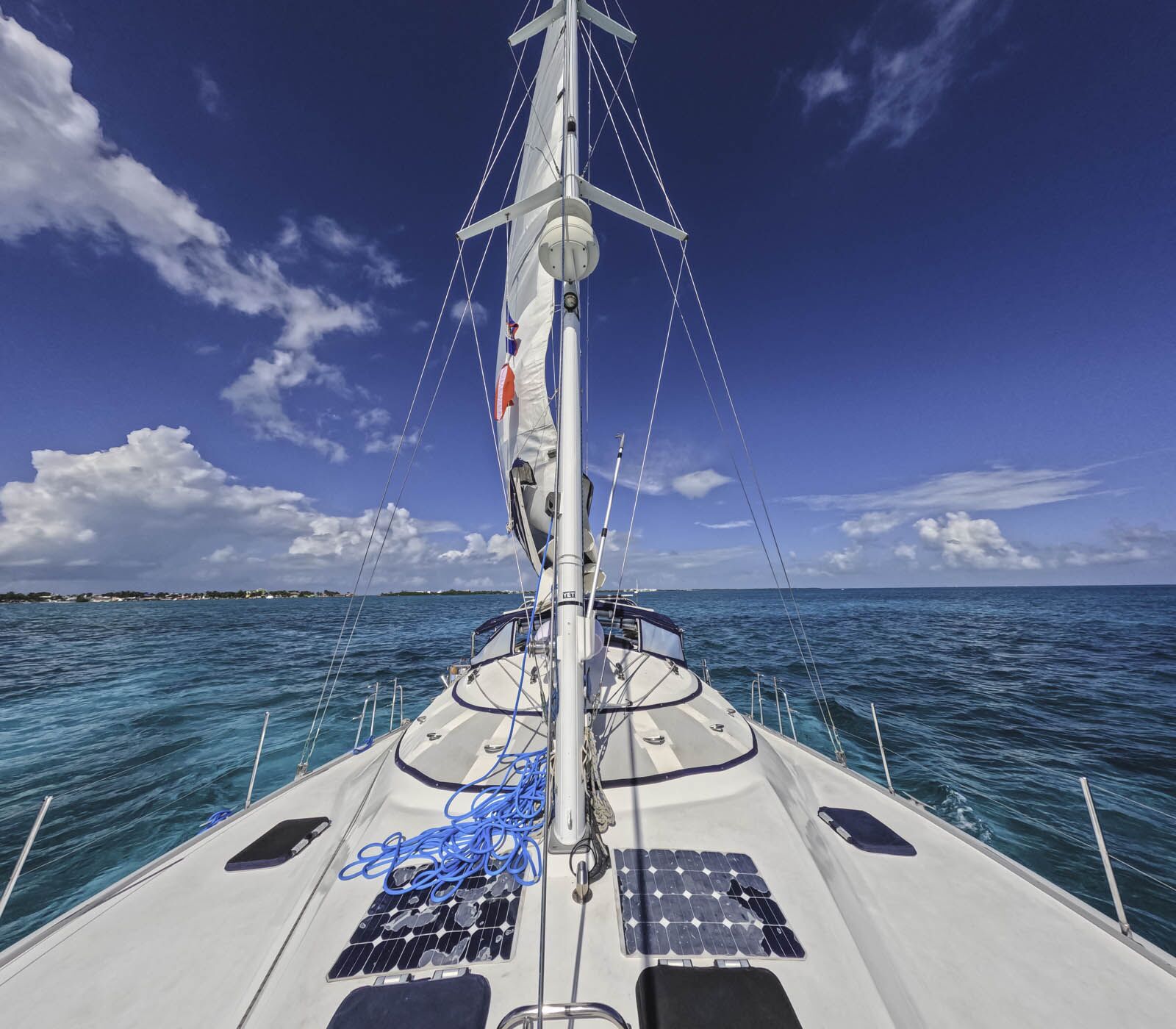 things to do in belize sailing
