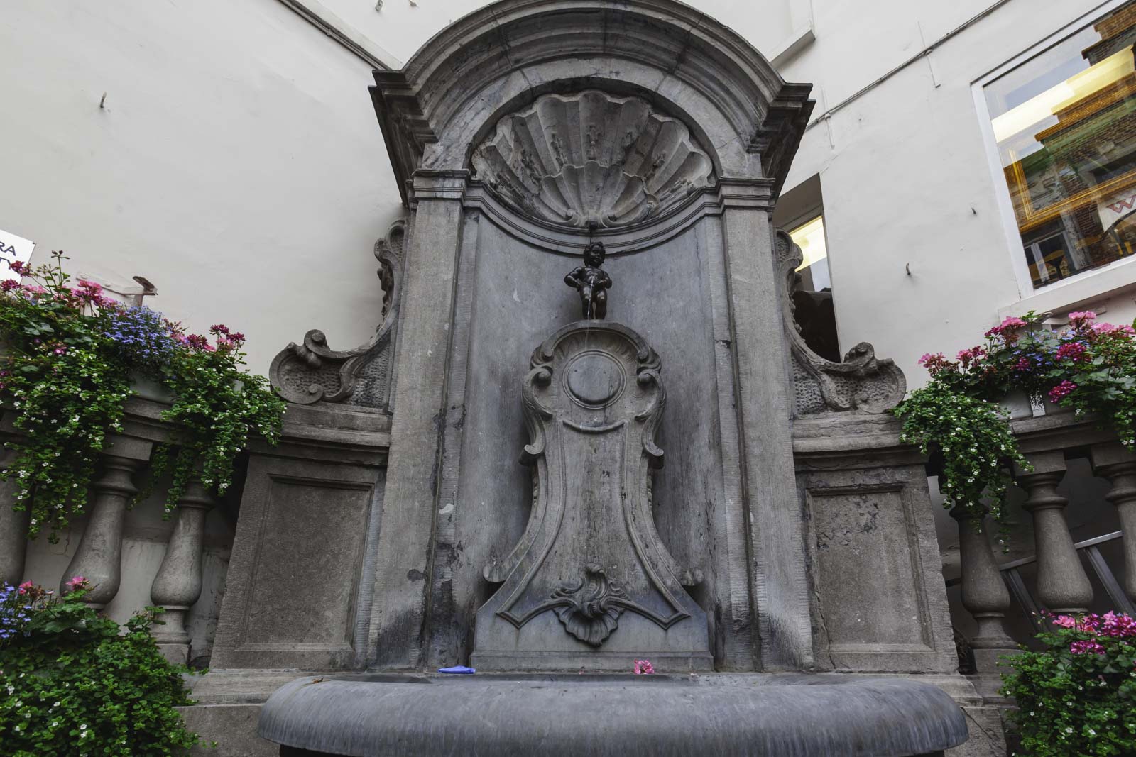 Things to do in Brussels Manneken Pis fountain