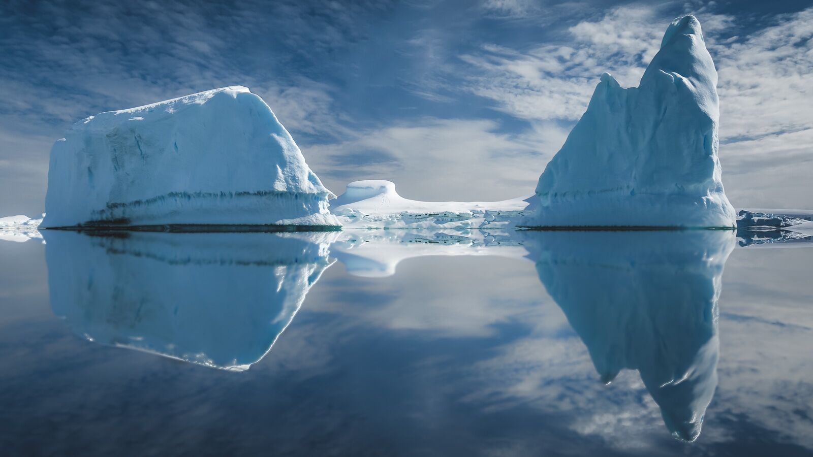 beautiful antarctica icebergs