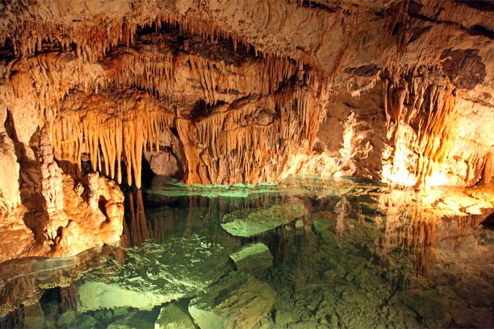 Things to do in Greece Cave of the Lakes