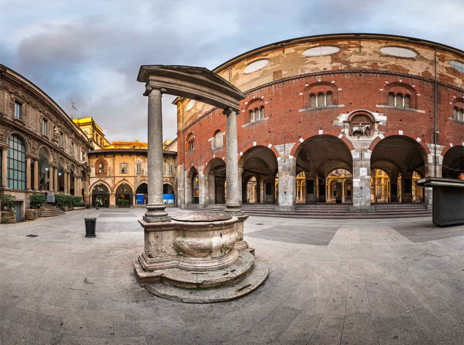 Things to do in Milan Piazza Mercanti