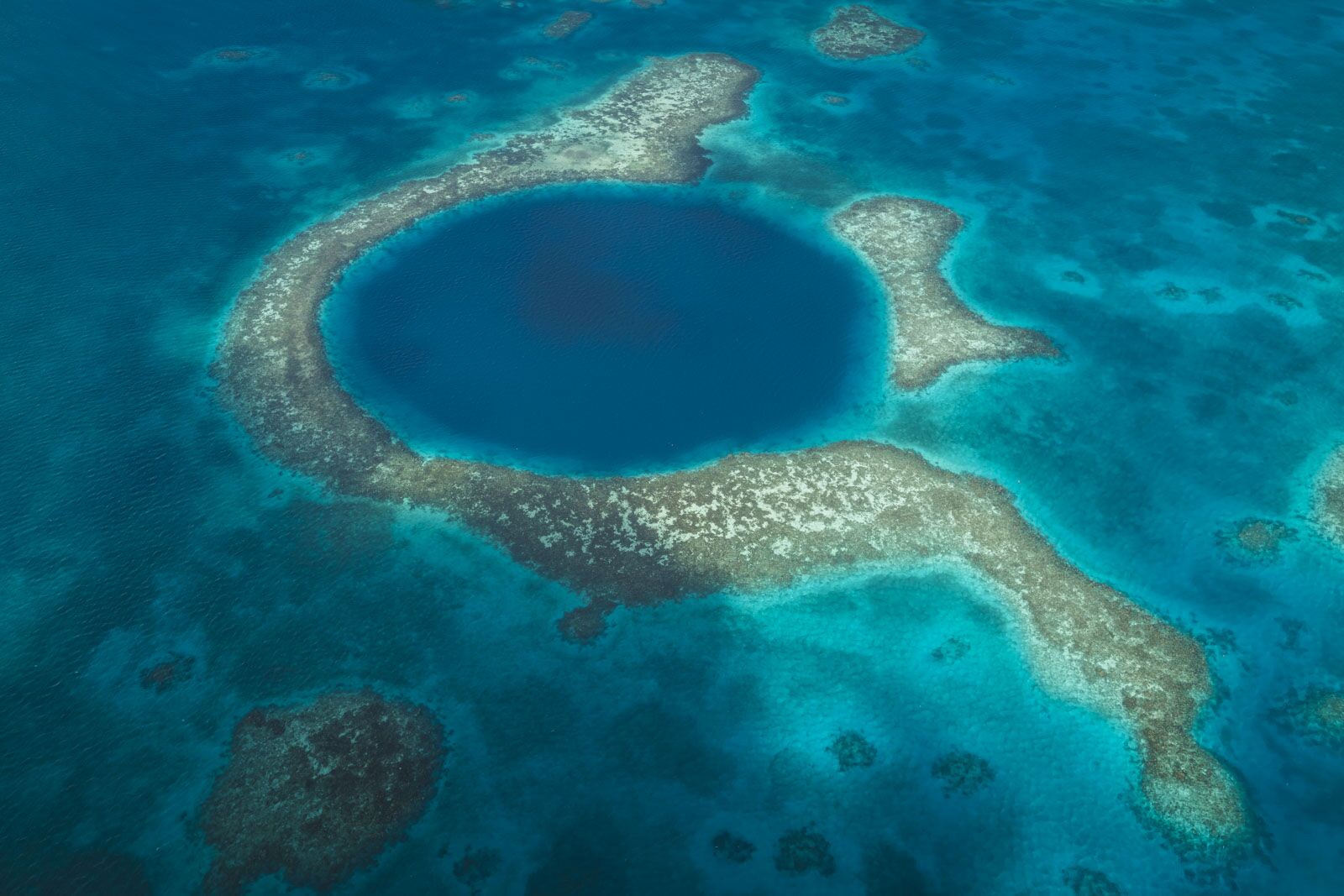 What is The Great Blue hole Belize