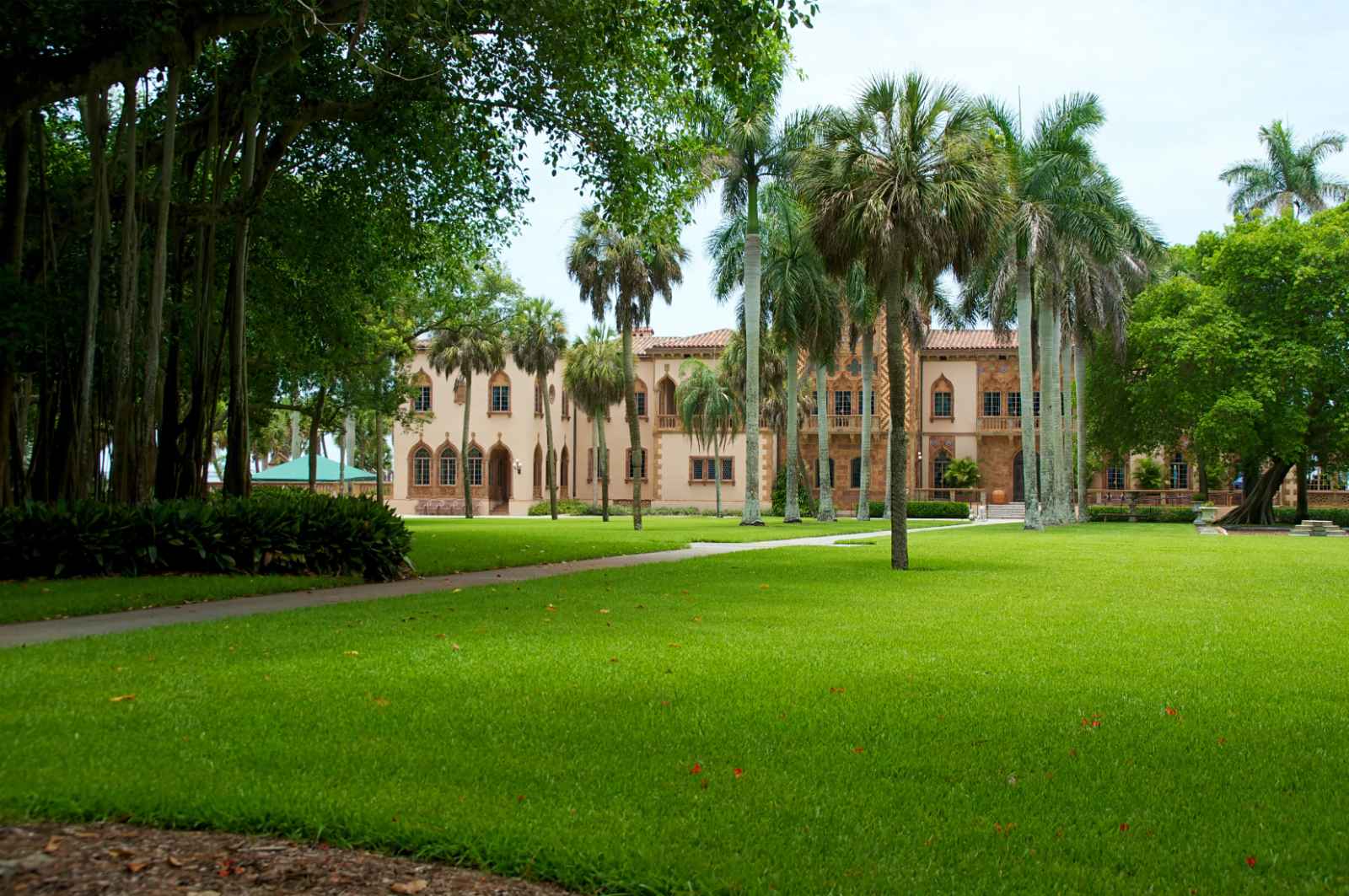 Where to Stay in Sarasota Whitfield-Sapphire Shores Ringling Circus Museum