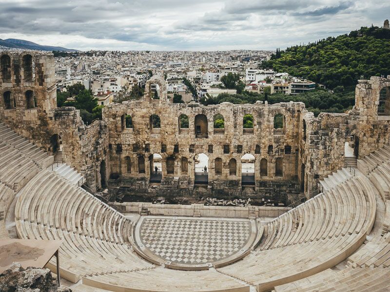 Ελληνικά γεγονότα αρχαίοι ναοί ωδείο 