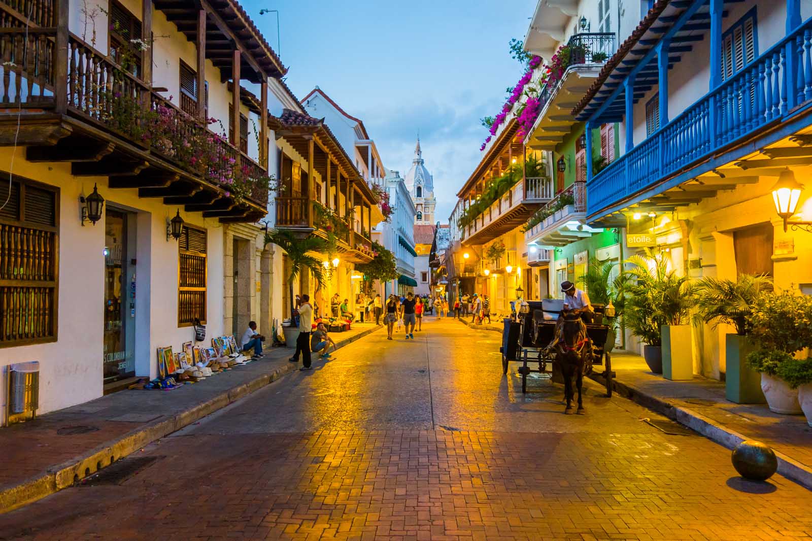 things to do in cartagena night
