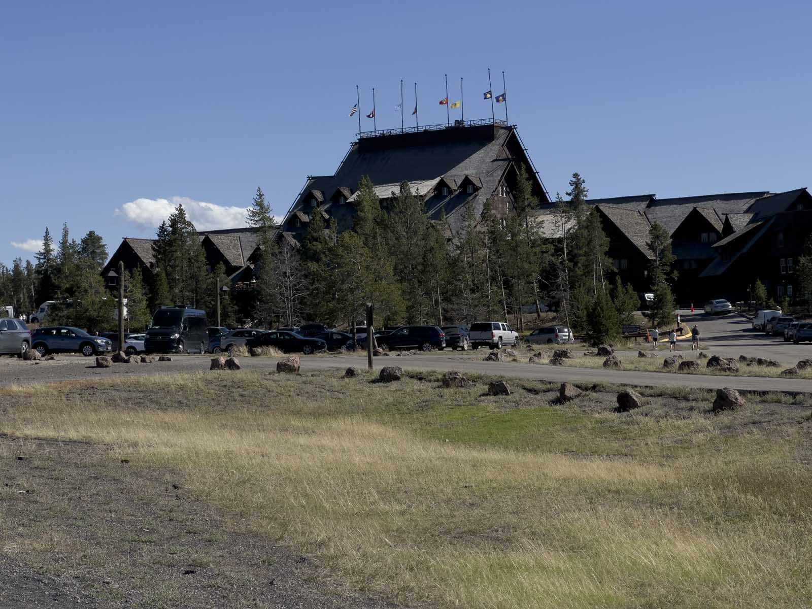 Yellowstone Park Lodging Facilities - Enjoy Your Parks